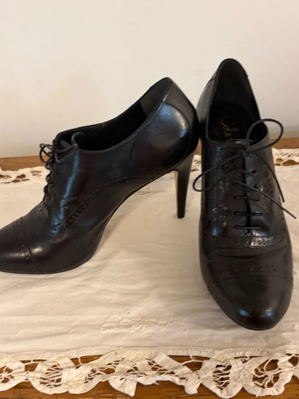 Cole Haan Vtg Women's size 8 Leather Lace Up Oxford Style Pump. Black